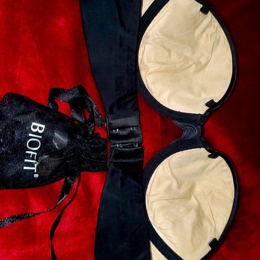 32A Victoria Secret bra